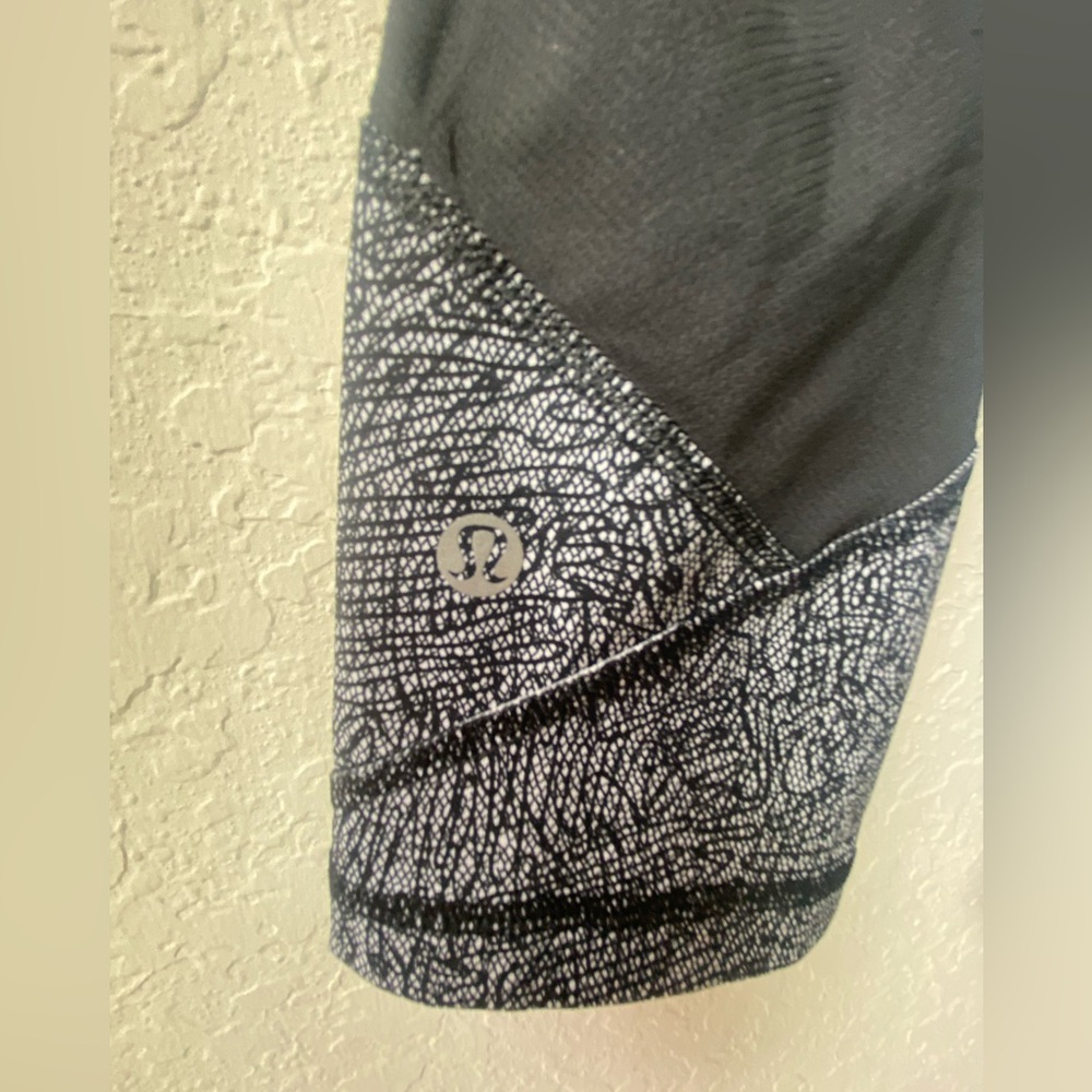 Lululemon Pace Rival Crop 22” Leggings in White & Black ~ Size 2 - Picture 5 of 6